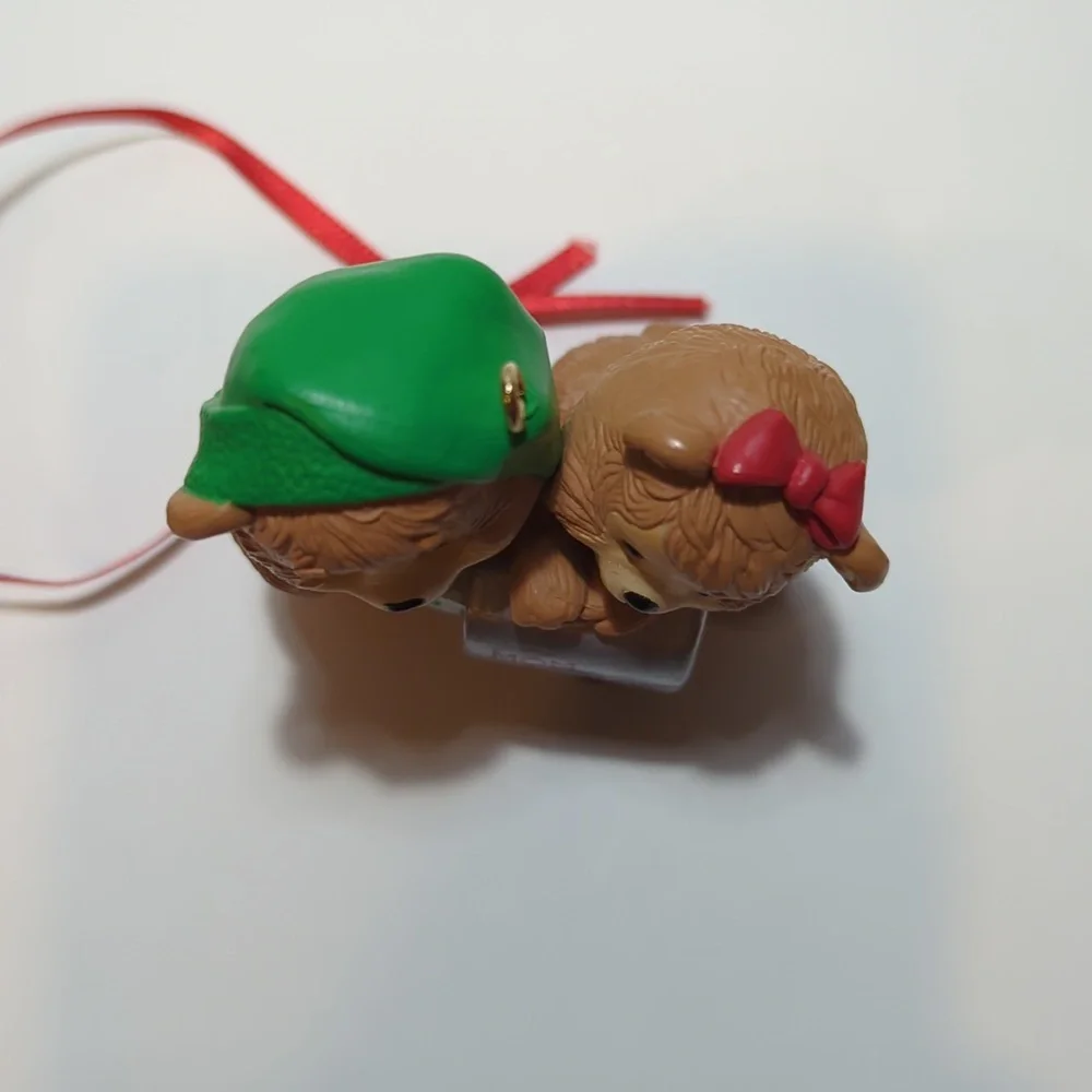 Hallmark 1990 Mom Dad Bears an 1991 Mom Dad Raccoons Crotchet Stocking Ornaments